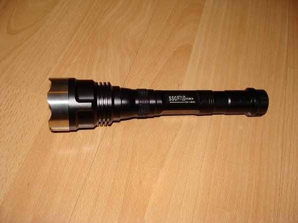 Aurora SSC 900 Lumen LED Taschenlampe 2*18650 / 4*CR123A