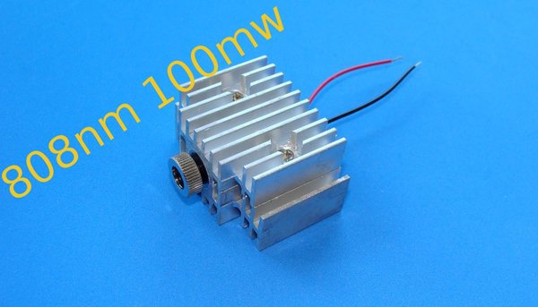 100mW 808nm Infrarot Lasermodul im Lamellenkühlkörper
